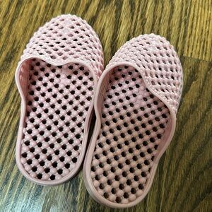 Toddler girl water shoes / rubber slippers